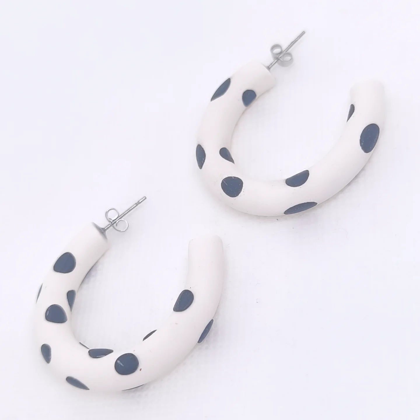 Mono Dots hoops