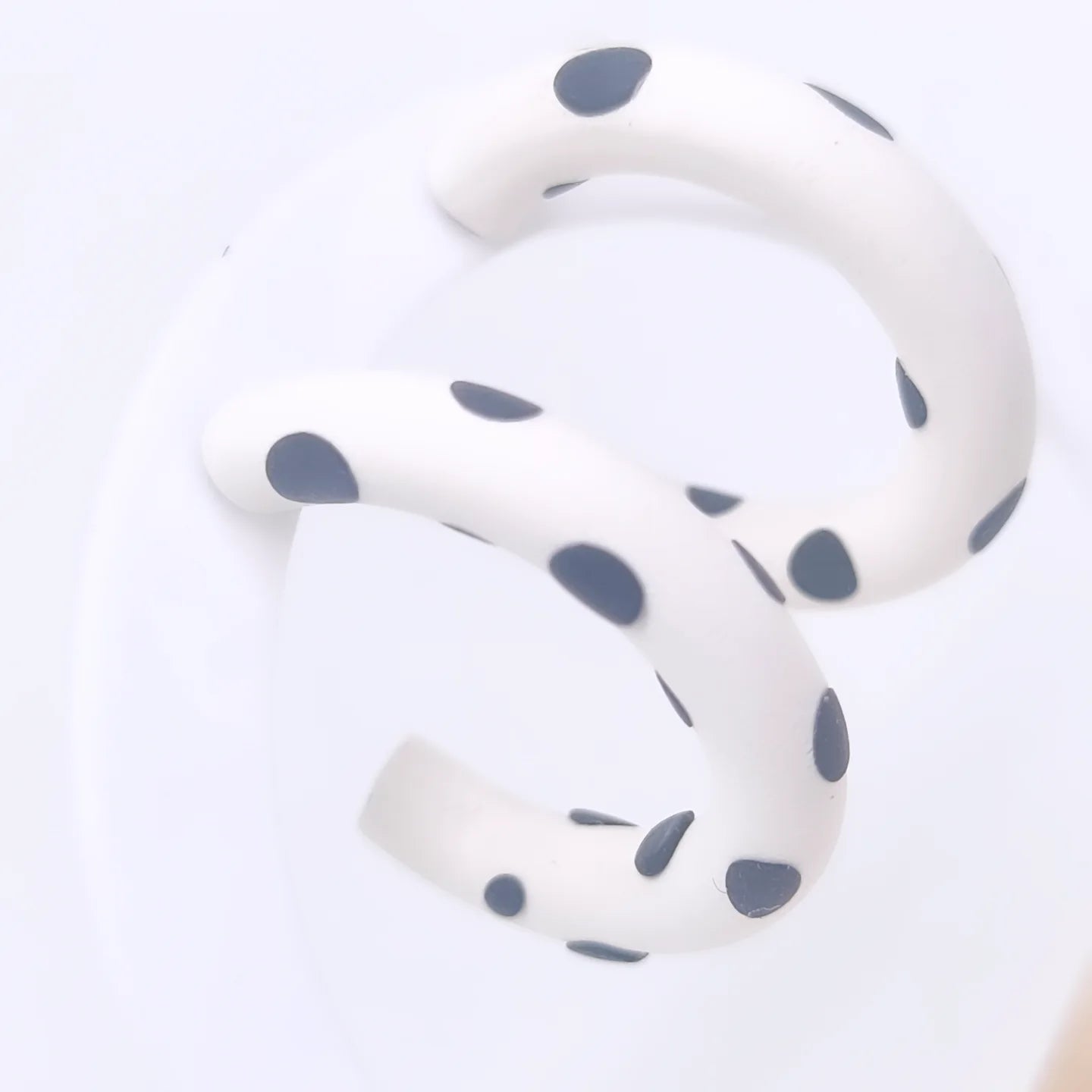 Mono Dots hoops